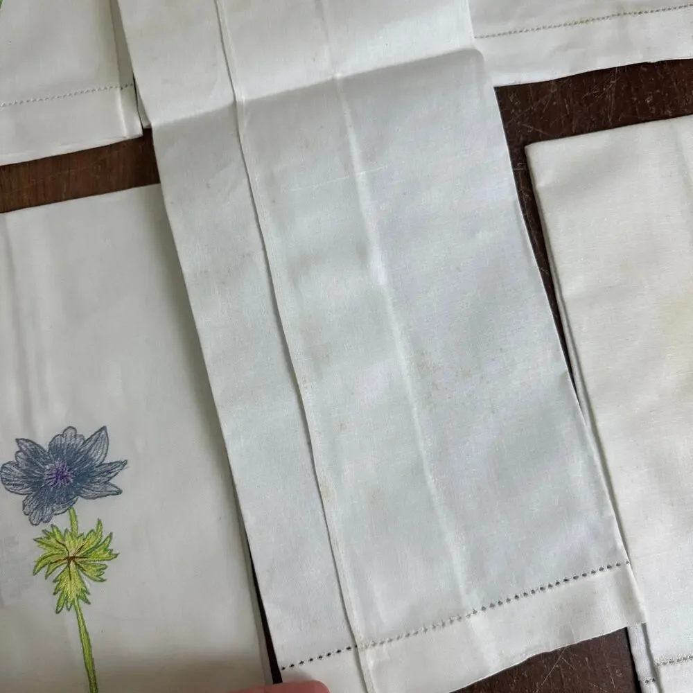 Lillian Vernon VINTAGE 2001 Set of 8 Floral Embroidery Cloth Napkins 100% Cotton